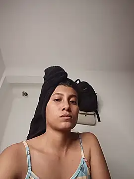 YeseniaRodriguez3 online show from 01-06-26, 11:51