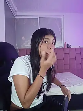YeseniaRodriguez3 online show from 05-05-26, 12:35