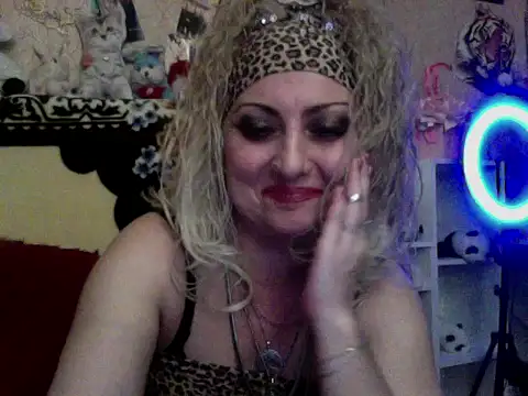 xHot Amazonq online show from 11-21-25, 08:29