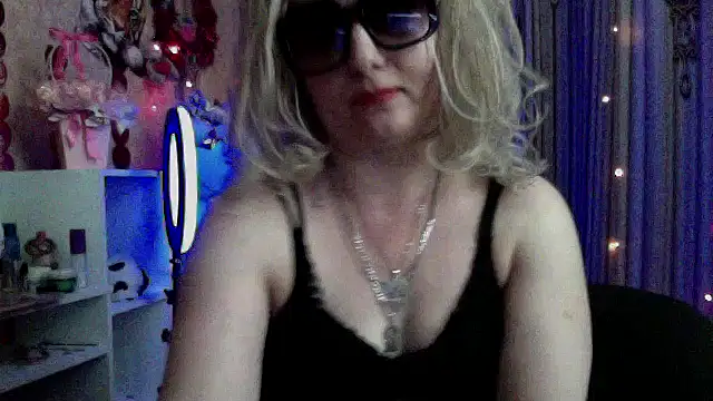 xHot Amazonq online show from 03-28-26, 06:29
