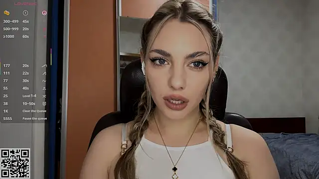 Snapshot of IlanaLafferty chatting on 12-20-25, 07:10 IlanaLafferty online show from 12-20-25, 07:10