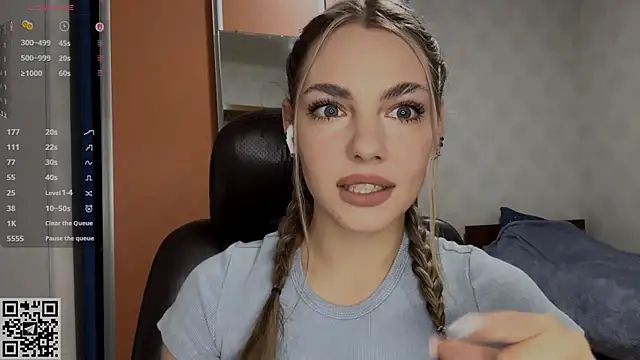 Snapshot of IlanaLafferty chatting on 12-22-25, 06:49 IlanaLafferty online show from 12-22-25, 06:49