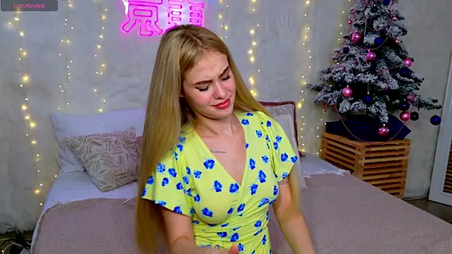 Snapshot of Rose_Masson chatting on 12-20-25, 10:00 Rose Masson online show from 12-20-25, 10:00