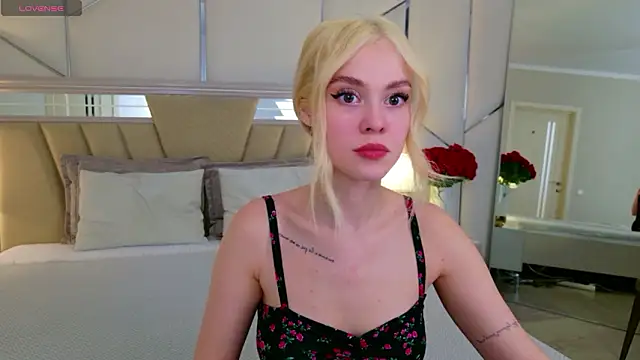 Snapshot of Rose_Masson chatting on 02-03-26, 05:38 Rose Masson online show from 02-03-26, 05:38