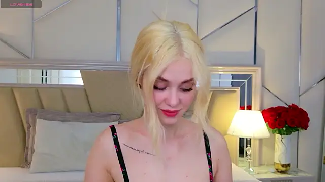 Snapshot of Rose_Masson chatting on 02-03-26, 06:40 Rose Masson online show from 02-03-26, 06:40