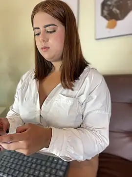 Snapshot of RileyFlame chatting on 11-08-25, 04:18 RileyFlame online show from 11-08-25, 04:18