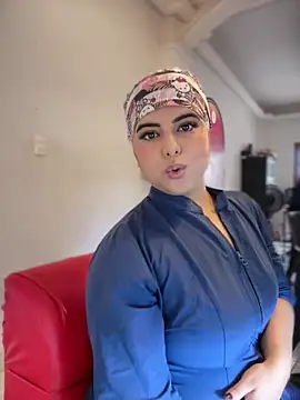 Snapshot of RileyFlame chatting on 11-10-25, 03:11 RileyFlame online show from 11-10-25, 03:11