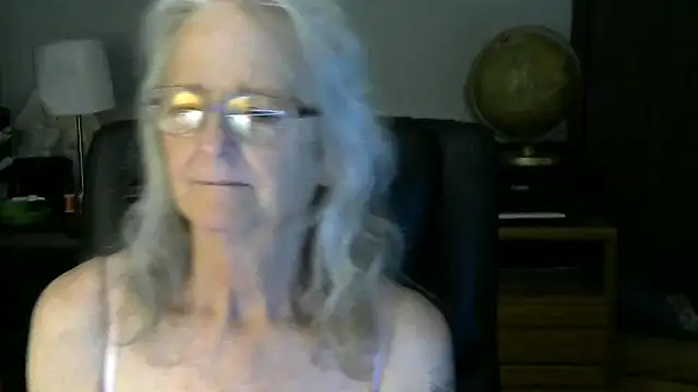 Snapshot of JoleneDelacroix chatting on 11-21-25, 04:22 JoleneDelacroix online show from 11-21-25, 04:22
