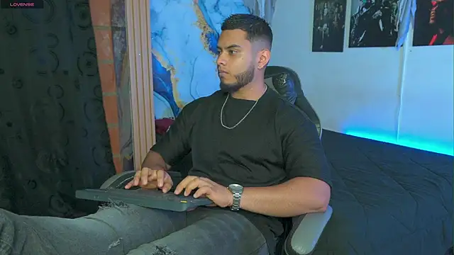 Tiler wolker online show from 11-27-25, 01:29