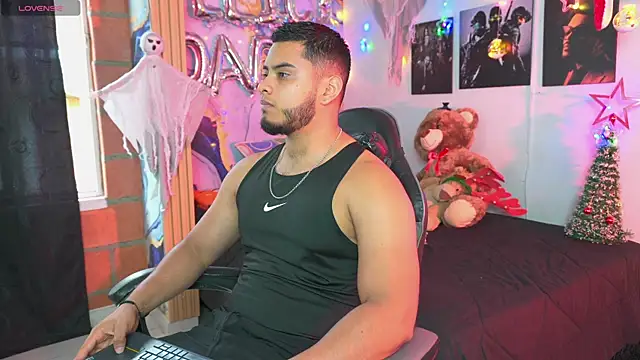 Tiler wolker online show from 12-14-25, 08:24