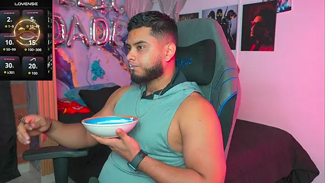 Tiler wolker online show from 04-12-26, 12:48