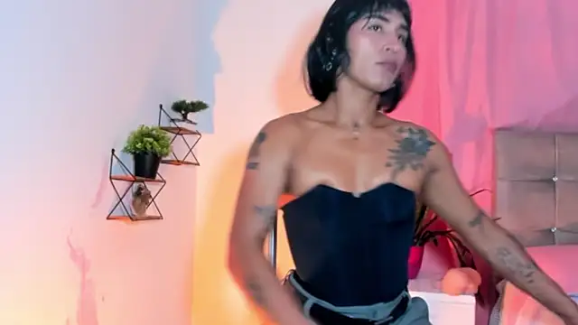 Snapshot of nahomi28_ chatting on 10-31-25, 03:13 nahomi28 online show from 10-31-25, 03:13