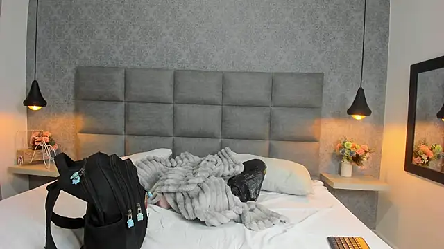 Luna Bella3 online show from 11-13-25, 11:09