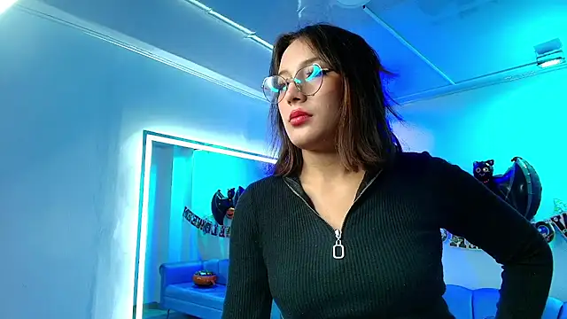 Lili scott online show from 10-30-25, 03:19