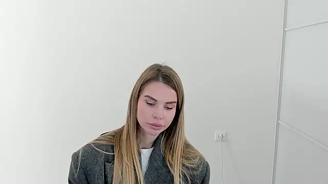 LinaBey online show from 11-15-25, 12:56