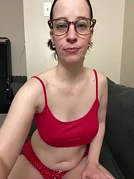 Snapshot of CreamedKitten chatting on 12-15-25, 03:49 CreamedKitten online show from 12-15-25, 03:49