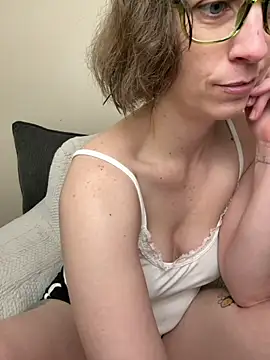 Snapshot of CreamedKitten chatting on 06-20-26, 03:04 CreamedKitten online show from 06-20-26, 03:04