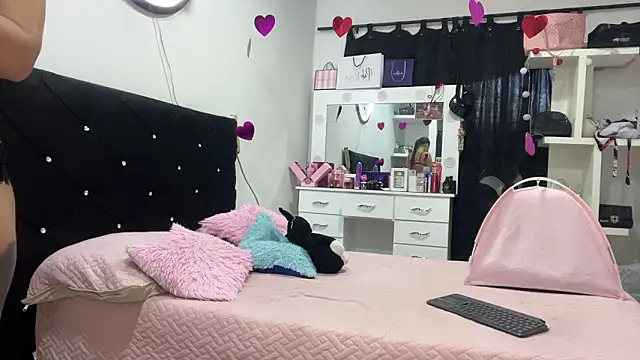 Snapshot of Hot2gether69 chatting on 02-14-26, 02:25 Hot2gether69 online show from 02-14-26, 02:25