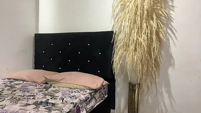 Snapshot of Hot2gether69 chatting on 04-15-26, 02:51 Hot2gether69 online show from 04-15-26, 02:51