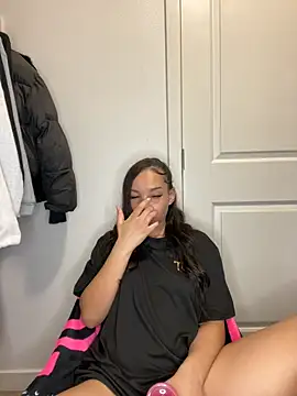 nikkiloveee online show from 12-03-25, 05:48