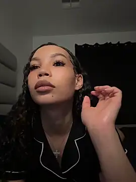 nikkiloveee online show from 04-20-26, 05:10