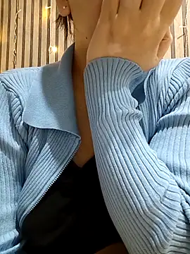 Snapshot of Emily__love chatting on 11-25-25, 02:44 Emily love online show from 11-25-25, 02:44