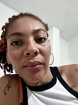 Snapshot of leona_sumiza chatting on 10-28-25, 08:33 leona sumiza online show from 10-28-25, 08:33