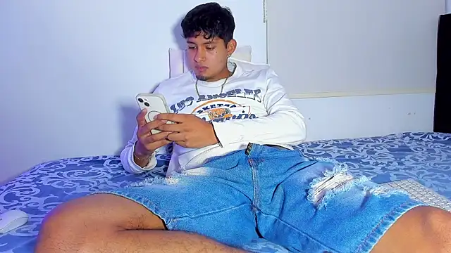 Snapshot of Dominic_King chatting on 12-01-25, 01:43 Dominic King online show from 12-01-25, 01:43