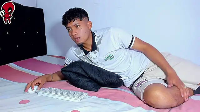 Snapshot of Dominic_King chatting on 02-07-26, 01:42 Dominic King online show from 02-07-26, 01:42