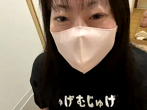 Snapshot of hitomi_desu chatting on 11-15-25, 02:13 hitomi desu online show from 11-15-25, 02:13