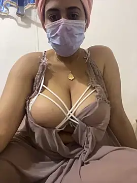 Snapshot of WildNour chatting on 11-30-25, 11:53 WildNour online show from 11-30-25, 11:53