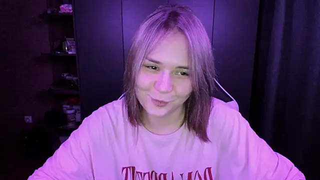 sophia lix online show from 11-17-25, 05:08