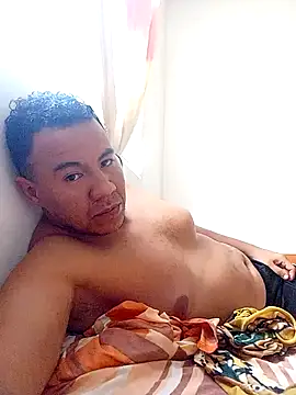 Snapshot of Fire_latino chatting on 10-29-25, 05:04 Fire latino online show from 10-29-25, 05:04