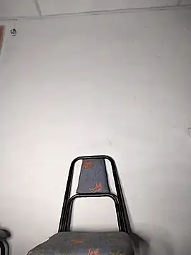 Snapshot of Alex_Sweeting chatting on 10-28-25, 05:44 Alex Sweeting online show from 10-28-25, 05:44