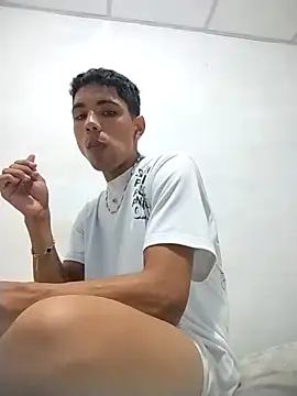 Snapshot of Alex_Sweeting chatting on 11-11-25, 06:35 Alex Sweeting online show from 11-11-25, 06:35