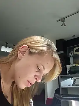 Snapshot of coralu2215 chatting on 02-15-26, 12:58 coralu2215 online show from 02-15-26, 12:58