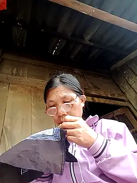 bella-la online show from 10-29-25, 05:42