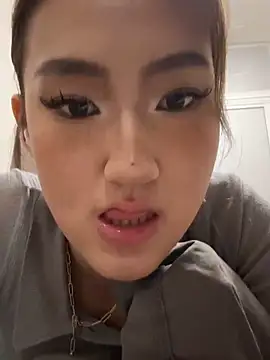 Snapshot of AlishaCheng chatting on 03-19-26, 03:05 AlishaCheng online show from 03-19-26, 03:05