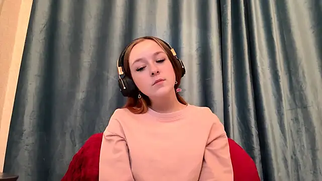 Snapshot of HOTBellakle chatting on 10-29-25, 02:19 HOTBellakle online show from 10-29-25, 02:19