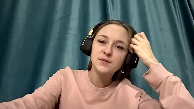 Snapshot of HOTBellakle chatting on 11-18-25, 03:05 HOTBellakle online show from 11-18-25, 03:05