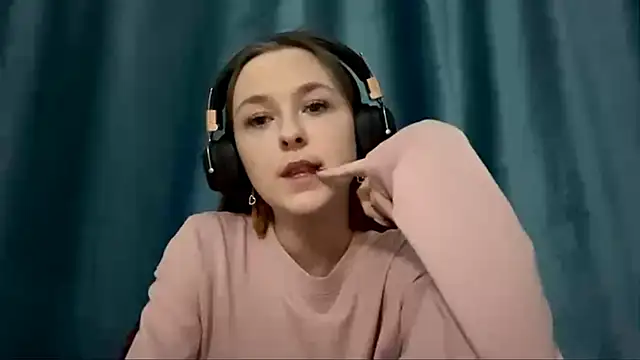 Snapshot of HOTBellakle chatting on 11-21-25, 03:22 HOTBellakle online show from 11-21-25, 03:22