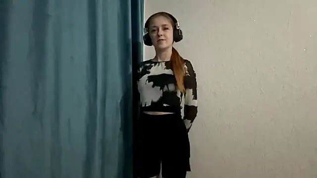 Snapshot of HOTBellakle chatting on 11-26-25, 03:35 HOTBellakle online show from 11-26-25, 03:35