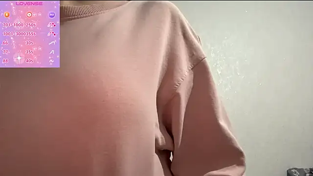 Snapshot of HOTBellakle chatting on 12-14-25, 04:18 HOTBellakle online show from 12-14-25, 04:18