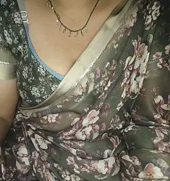 Snapshot of shreyareddy99 chatting on 11-21-25, 05:33 shreyareddy99 online show from 11-21-25, 05:33