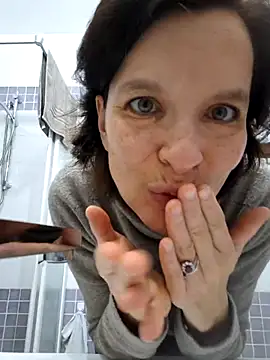 Piediniecollant online show from 12-20-25, 06:20