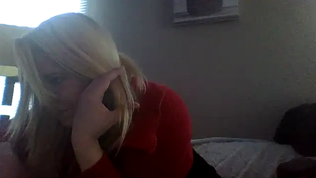 Snapshot of SilverSeductress chatting on 05-04-26, 12:45 SilverSeductress online show from 05-04-26, 12:45