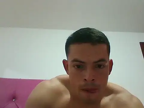 Snapshot of yesidhotxx chatting on 10-29-25, 03:14 yesidhotxx online show from 10-29-25, 03:14