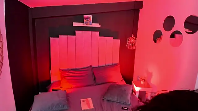 mia jagger online show from 02-18-26, 07:54