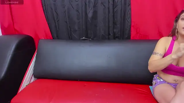 Snapshot of In_my_room_anything_goes chatting on 07-10-26, 03:55 In my room anything goes online show from 07-10-26, 03:55