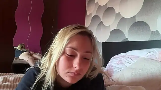 Snapshot of EngelHelene chatting on 07-19-26, 11:47 EngelHelene online show from 07-19-26, 11:47